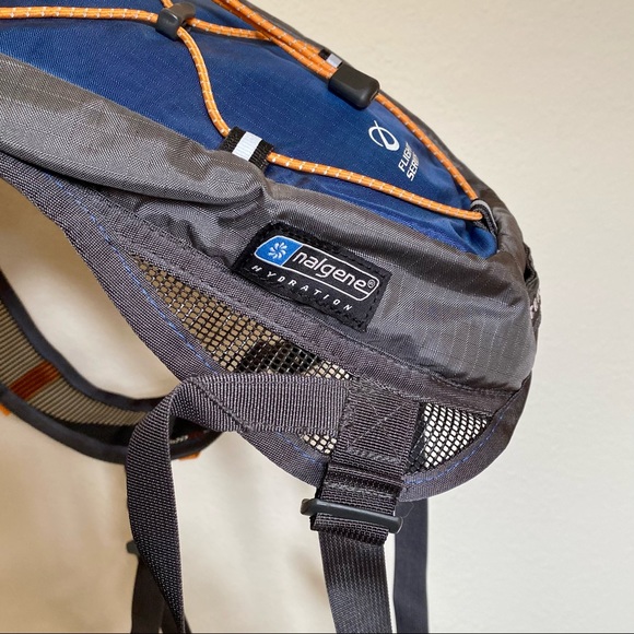 THE NORTH FACE • “Thresher” Hydration Pack - Picture 15 of 16